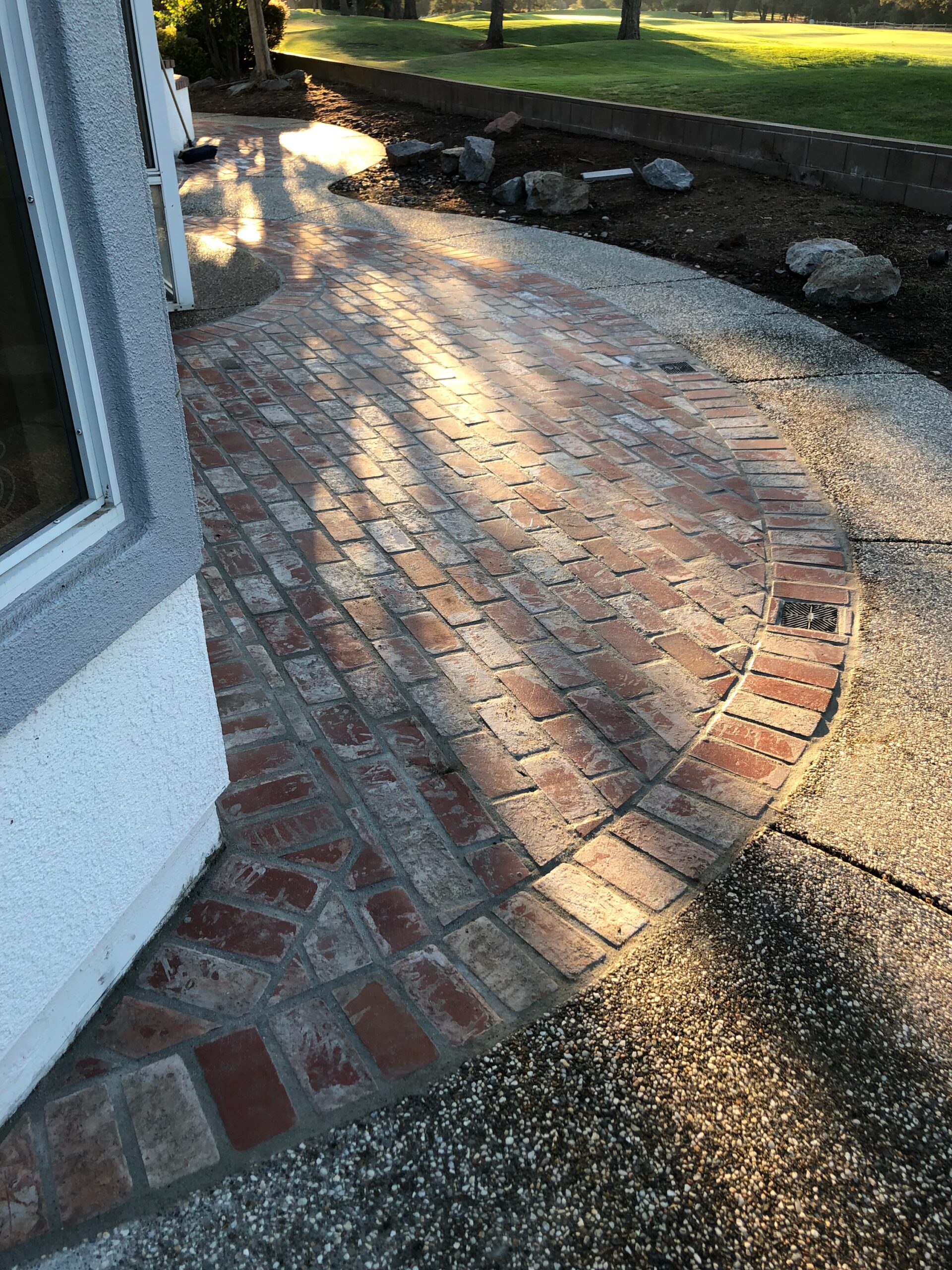 A picture of concrete driveway in Brentwood.